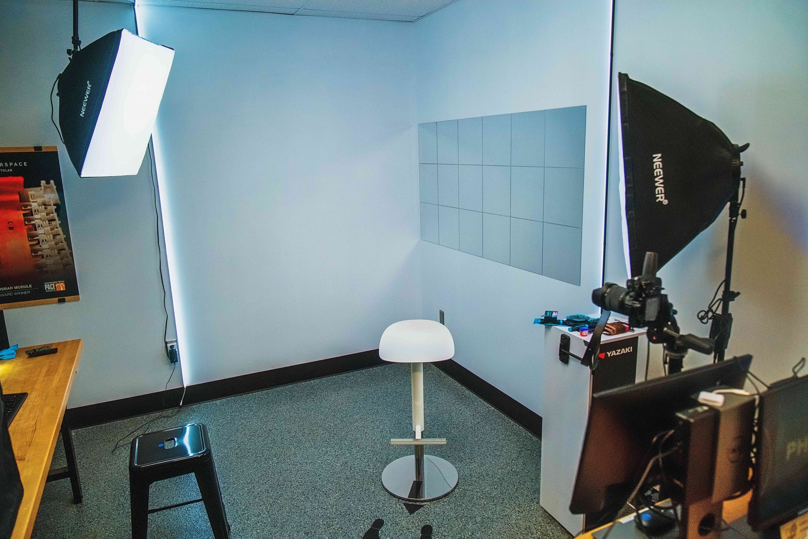 Photo Lab headshot corner with two softboxes, a stool and a camera on a stand