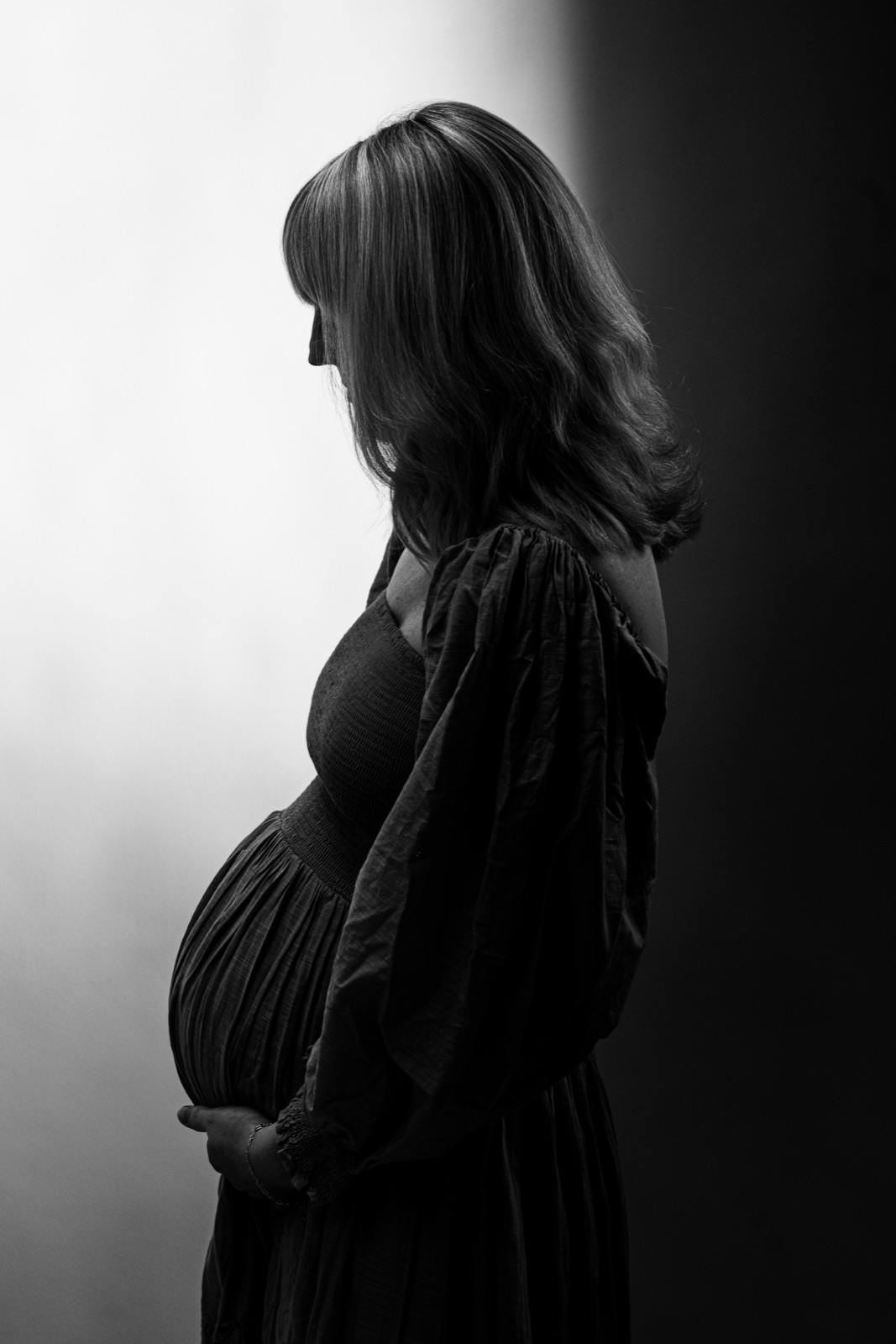Black and white silhouette of an expecting mother